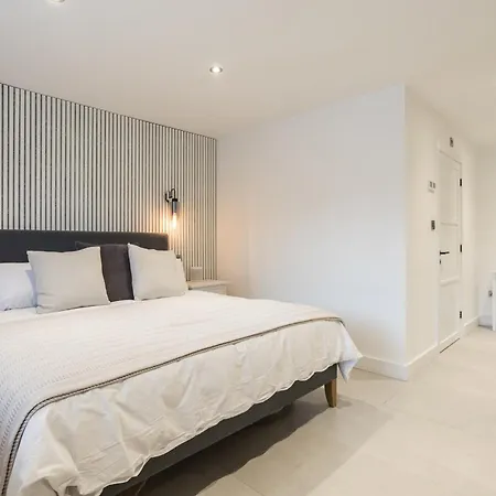 25 Hall Rise York